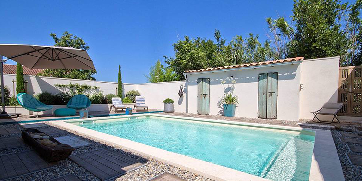 Piscine et son local technique poste dans le Poitou Charentes