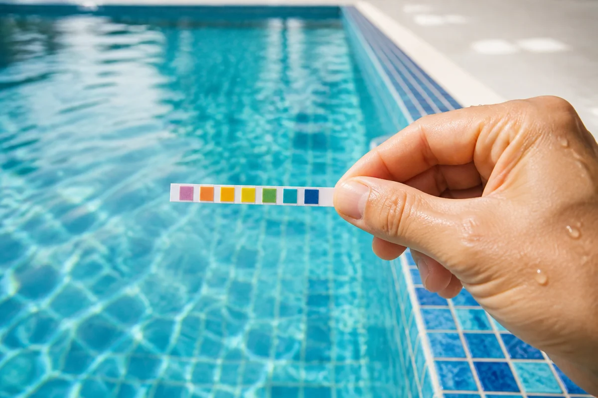 pourquoi le pH de ma piscine baisse